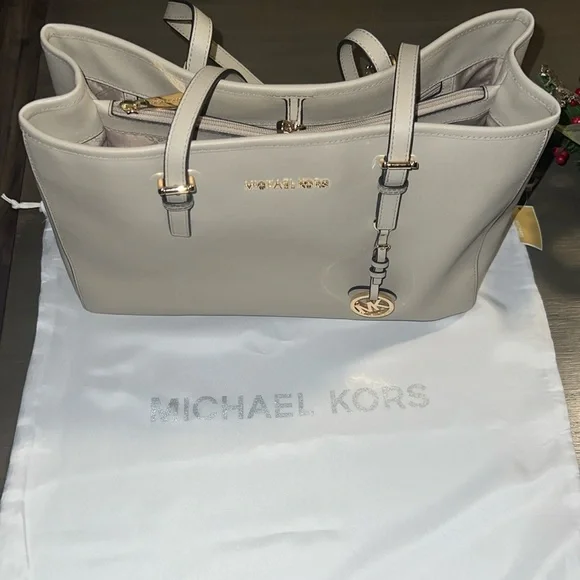 Michael Kors Jet Set Travel Large Tote - Picture 1 of 4